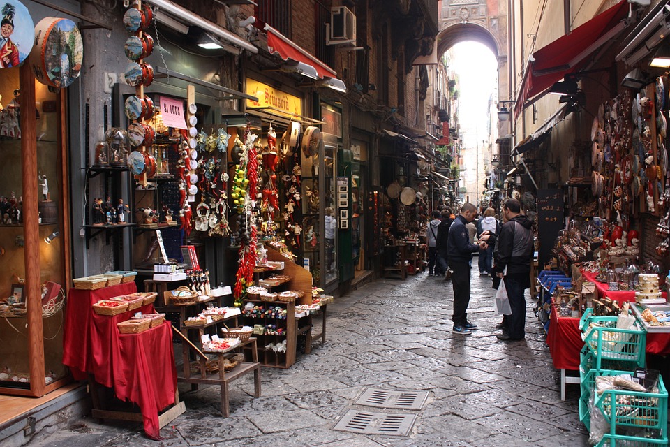 Le strade dei mercatini di Napoli